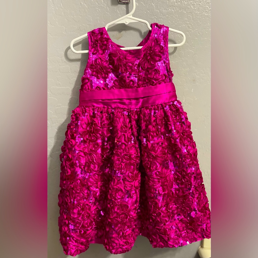 Size 4t Super cute magenta/pinkish/fusia bold color.